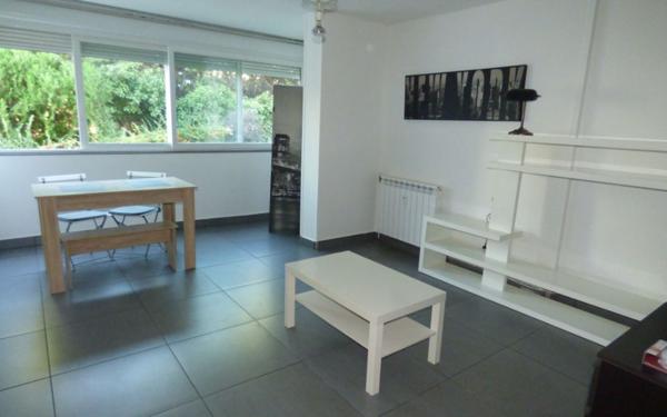 Appartement à louer    1 pièce •  Nîmes
