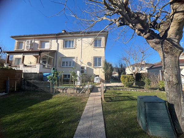 Maison Luzech proche des commerces