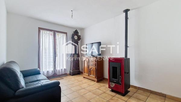 Individuelle, 4 chambres, 400 m2 de terrain, dependance...