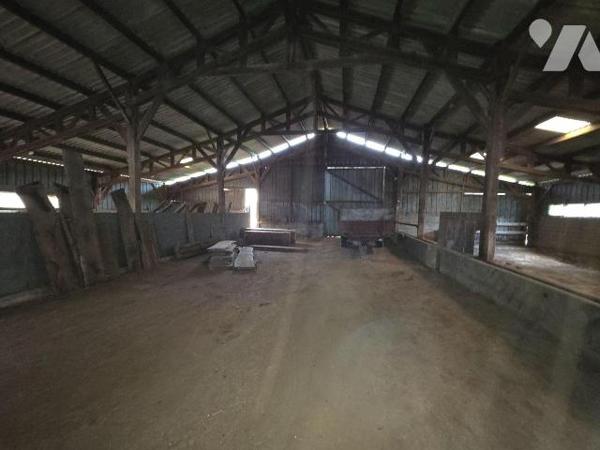 10 min. VILLAINES-LA-JUHEL (53), en sortie de bourg, ensemble immobilier composé :

a) D'une ...