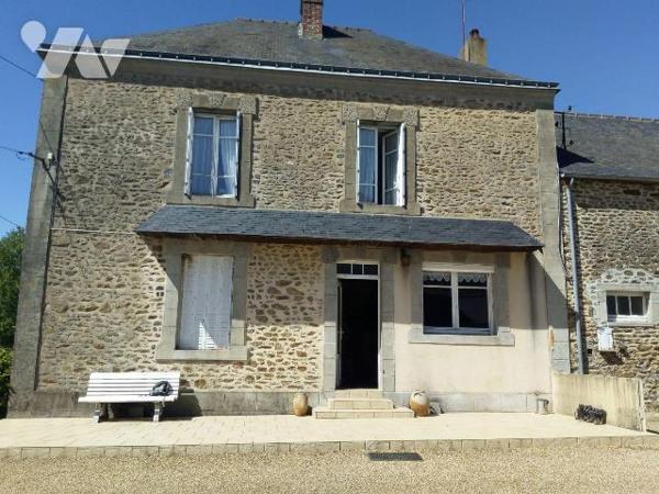 10 min. VILLAINES-LA-JUHEL (53), en sortie de bourg, ensemble immobilier composé :

a) D'une ...