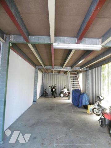 La Neuvillette : Hangar sur 2 étages avec stationnements