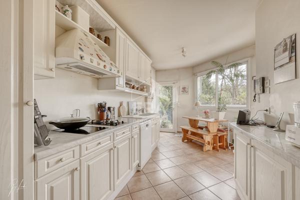 Brancas - Maison d'architecte plein sud, 5 chambres, terrasses, 2 garages - Adresse premium