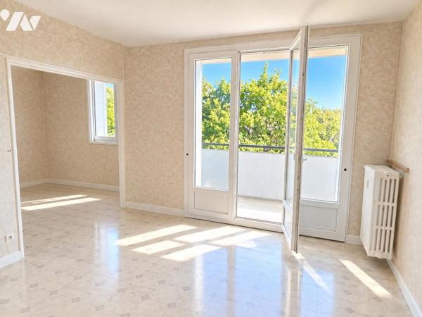 Appartement T4 4° étage avec ascenseur avec balcon et stationnement sécurisé