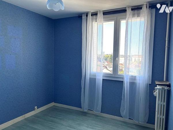 Appartement T4 4° étage avec ascenseur avec balcon et stationnement sécurisé