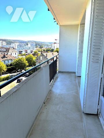 Appartement T4 4° étage avec ascenseur avec balcon et stationnement sécurisé