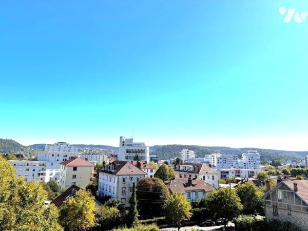 Appartement T4 4° étage avec ascenseur avec balcon et stationnement sécurisé