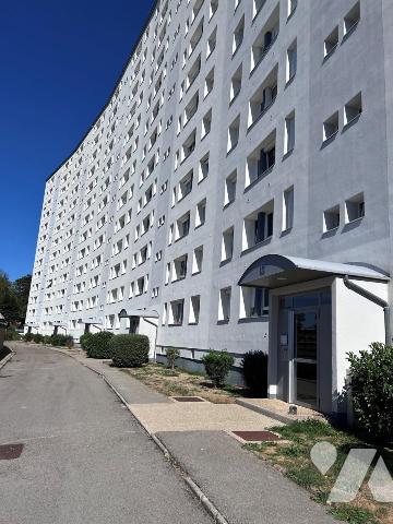 Appartement T4 4° étage avec ascenseur avec balcon et stationnement sécurisé