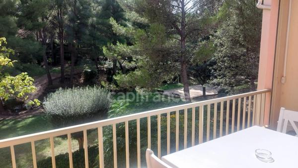 Var (83) - A SANARY SUR MER, Beau T2 dans un cadre verdoyant