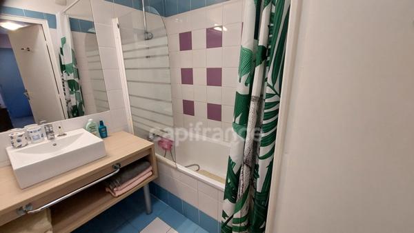 Var (83) - A SANARY SUR MER, Beau T2 dans un cadre verdoyant