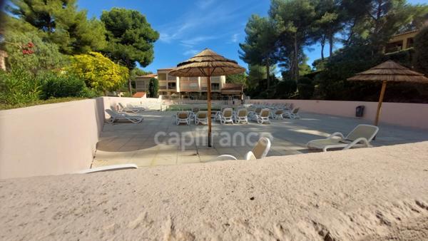 Var (83) - A SANARY SUR MER, Beau T2 dans un cadre verdoyant