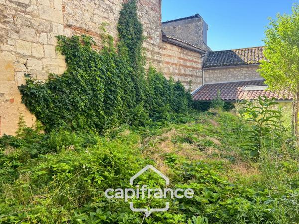 Maison en pierre à rénover avec fort potentiel en plein cœur de Puymirol