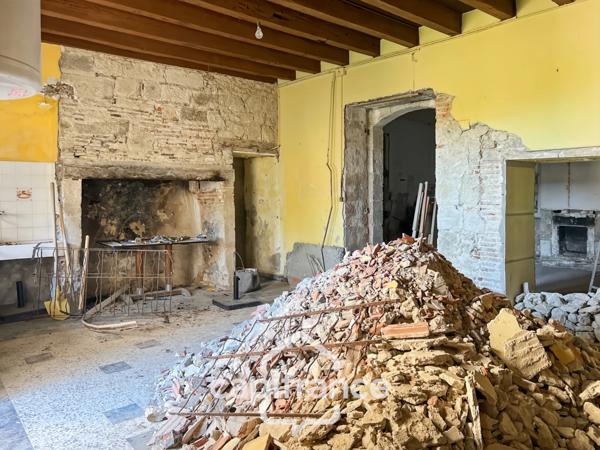 Maison en pierre à rénover avec fort potentiel en plein cœur de Puymirol