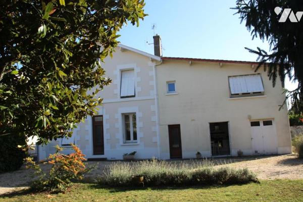 NIORT CENTRE, BELLE MAISON ANCIENNE DE 120M2 HABITABLE AVEC MAGNIFIQUE TERRAIN CLOS DE 300m2 ENVIRON