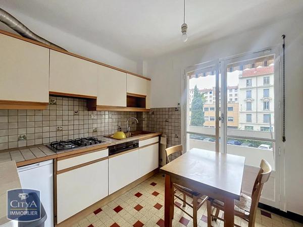 Appartement à louer 3 pièces 83.39m² Lyon (69007)