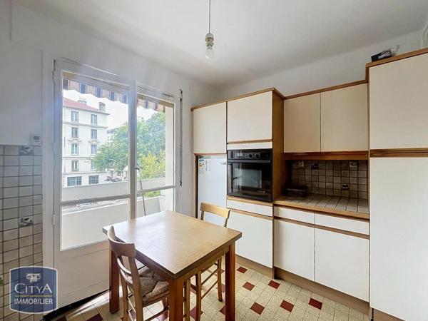 Appartement à louer 3 pièces 83.39m² Lyon (69007)