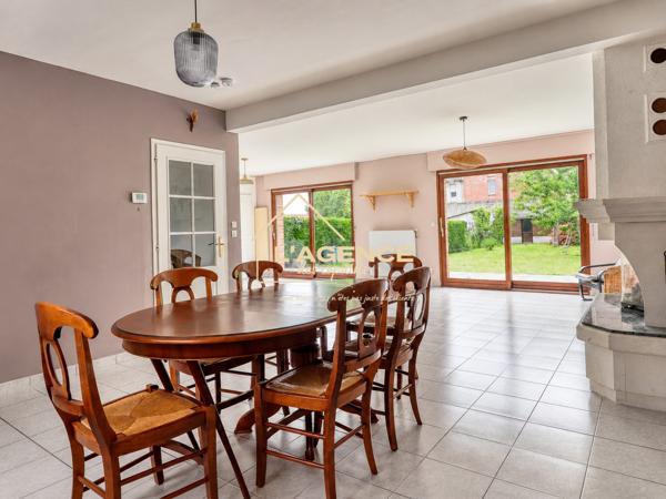Maison familiale 4 chambres – Garage – Belle pièce de vie – Jardin arboré – Proximité centre-ville d'Hazebrouck