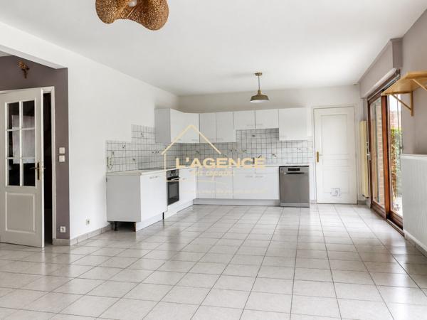 Maison familiale 4 chambres – Garage – Belle pièce de vie – Jardin arboré – Proximité centre-ville d'Hazebrouck