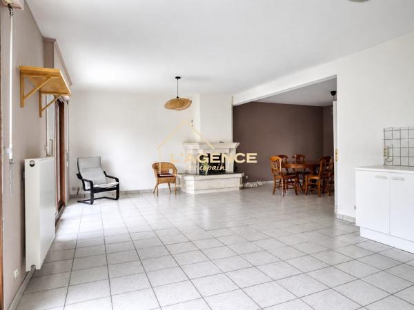 Maison familiale 4 chambres – Garage – Belle pièce de vie – Jardin arboré – Proximité centre-ville d'Hazebrouck