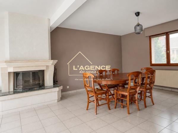 Maison familiale 4 chambres – Garage – Belle pièce de vie – Jardin arboré – Proximité centre-ville d'Hazebrouck