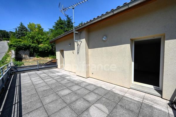 Maison en limite de campagne - 6 Pièces - Hauteurs de Givors - Divisée en 2 appartements - Potentiel locatif