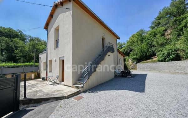 Maison en limite de campagne - 6 Pièces - Hauteurs de Givors - Divisée en 2 appartements - Potentiel locatif