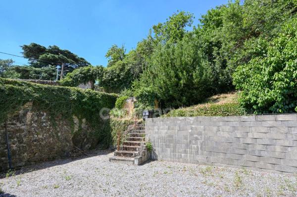 Maison en limite de campagne - 6 Pièces - Hauteurs de Givors - Divisée en 2 appartements - Potentiel locatif