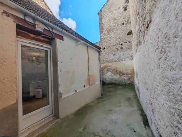 MAISON COUP DE COEUR RENOVEE AVEC COURETTE SANS VIS A VIS !