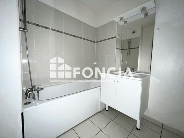 Location Appartement 2 pièces 45.71 m² - 2 RUE D'AURION Rosny Sous Bois 93110