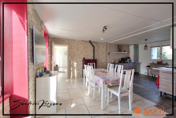 Maison en pierre, grand salon, 3 chambres, garage