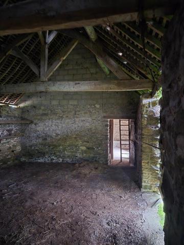 Longère à Rénover Entièrement sur la Commune d'Aron