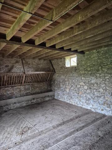 Longère à Rénover Entièrement sur la Commune d'Aron