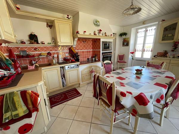 Maison  5 pièce(s)  3 chambre(s)  145 m²