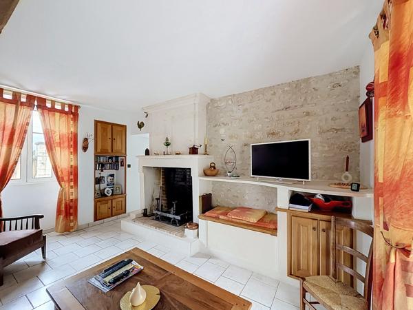 CHARME DE L’ANCIEN ET CONFORT D'UNE RENOVATION MODERNE POUR CETTE MAISON RÉNOVÉE