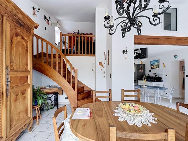 CHARME DE L’ANCIEN ET CONFORT D'UNE RENOVATION MODERNE POUR CETTE MAISON RÉNOVÉE