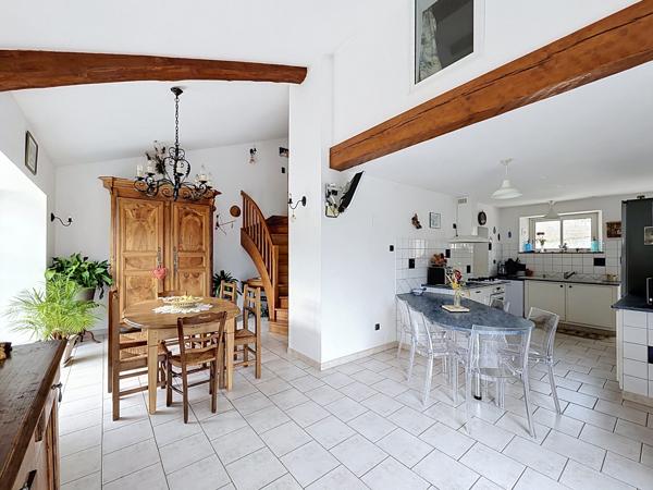 CHARME DE L’ANCIEN ET CONFORT D'UNE RENOVATION MODERNE POUR CETTE MAISON RÉNOVÉE