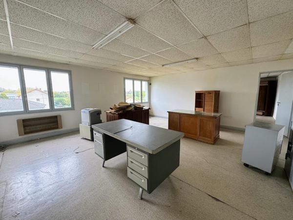 Bâtiment Professionnel de 2010m²