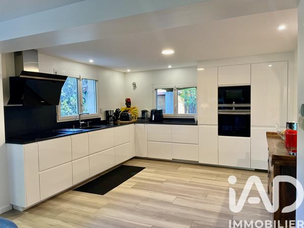 Maison à vendre 9 pièces 246 m² La Tour-de-Salvagny