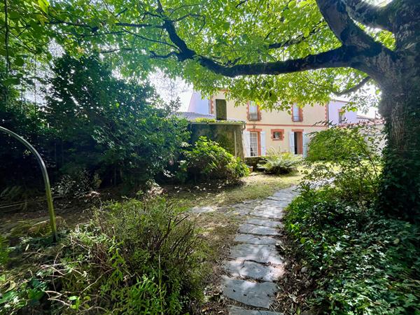BOUGUENAIS Maison 156 m2 6 pièces et 100m2 de dépendances , Bouguenais BOUGUENAIS Maison 156 m2 6 pièces et 100m2 de dépendances , Bouguenais
