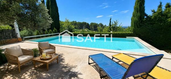 Dans un quartier recherché, découvrez cette propriété d'exception de 187 m² offrant 5 chambres, une piscine, un double garage et une vue panoramique spectaculaire. Un bien rare alliant confort, élégance et qualité de vie dans un environnement privilégié.