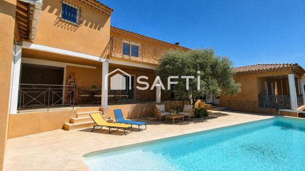 Dans un quartier recherché, découvrez cette propriété d'exception de 187 m² offrant 5 chambres, une piscine, un double garage et une vue panoramique spectaculaire. Un bien rare alliant confort, élégance et qualité de vie dans un environnement privilégié.