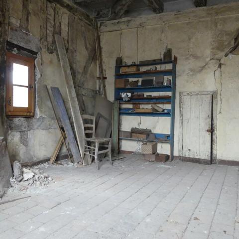 Semur-en-Auxois : Immeuble à rénover, gite possible.