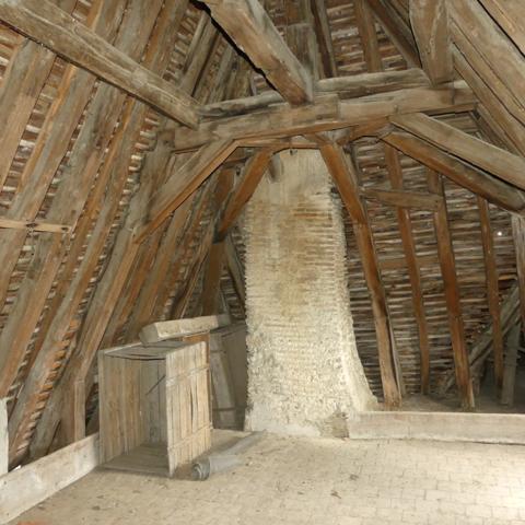 Semur-en-Auxois : Immeuble à rénover, gite possible.