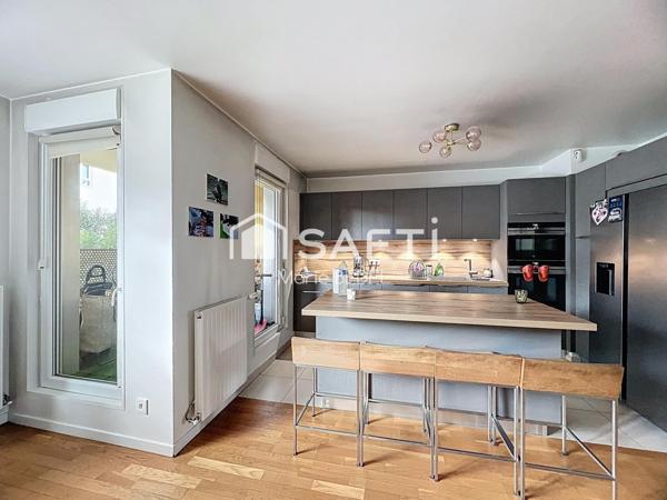 Appartement familial récent avec loggia et parking