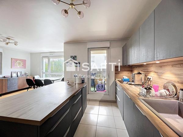 Appartement familial récent avec loggia et parking