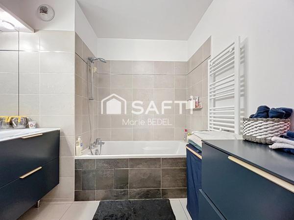 Appartement familial récent avec loggia et parking