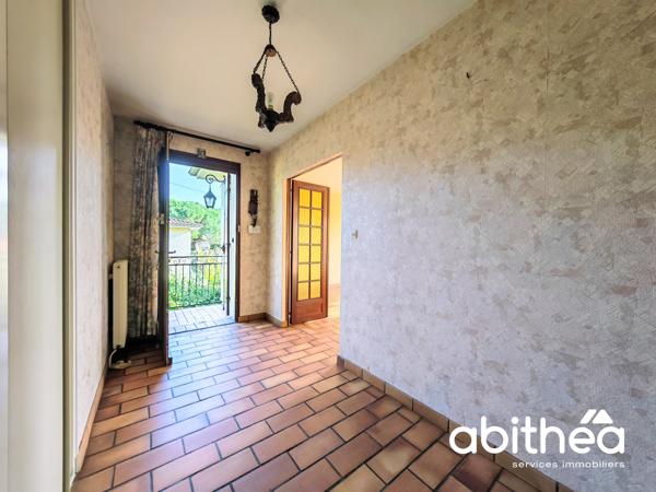 LIBOURNE – L'ÉPINETTE : UNE MAISON FAMILIALE AUX BEAUX VOLUMES, AU CŒUR D'UN ÉCRIN DE VERDURE