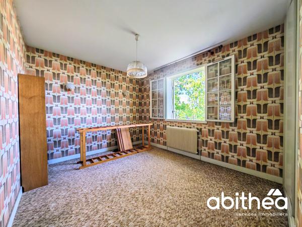 LIBOURNE – L'ÉPINETTE : UNE MAISON FAMILIALE AUX BEAUX VOLUMES, AU CŒUR D'UN ÉCRIN DE VERDURE