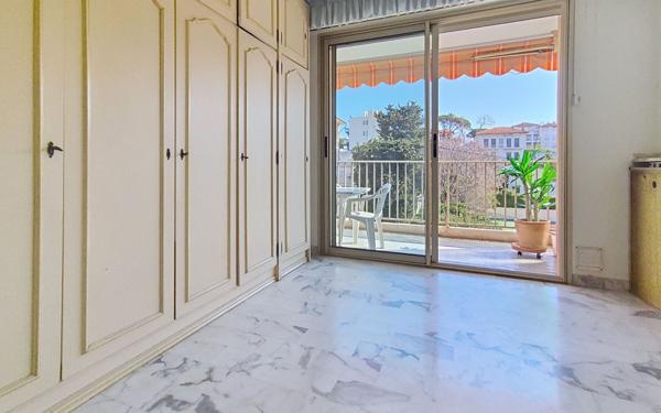 Appartement à vendre    2 pièces • 45 m2 Antibes