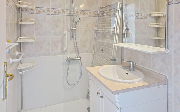 Appartement à vendre    2 pièces • 45 m2 Antibes